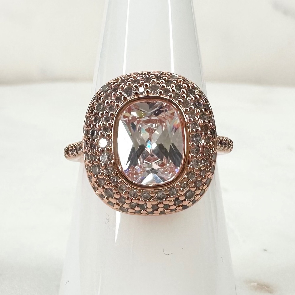 Bomb Party April That Dazzling Glow Diamond Cubic Zirconia Ring NWT RG96319 Sz7